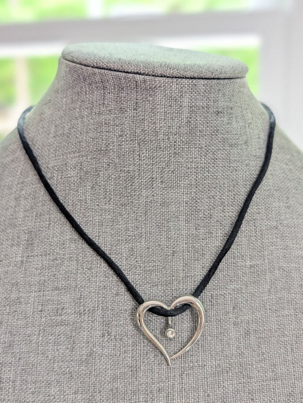 Vintage Y2K Feminine Romantic Silver Tone Rhinestone Heart Cord Choker Necklace